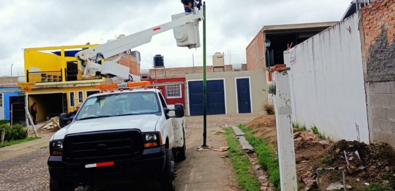 Mejoran alumbrado público en colonia la Perla