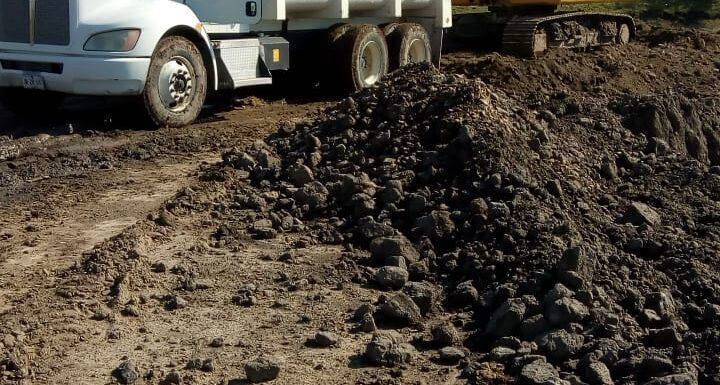 Trabaja módulo de maquinaria en la reconstrucción de caminos rurales