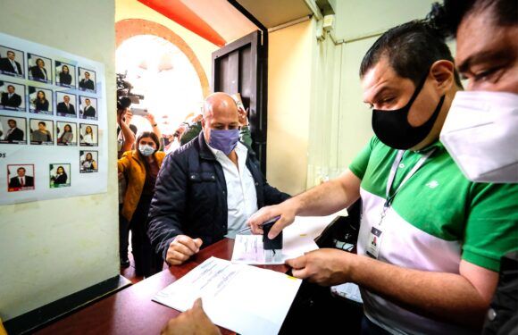 Enrique Alfaro entrega iniciativa al Congreso de Jalisco para poner fin a las pensiones doradas