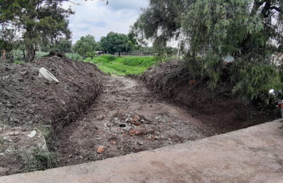 Módulo de maquinaria trabaja en la limpieza de arroyos ante temporal de lluvias
