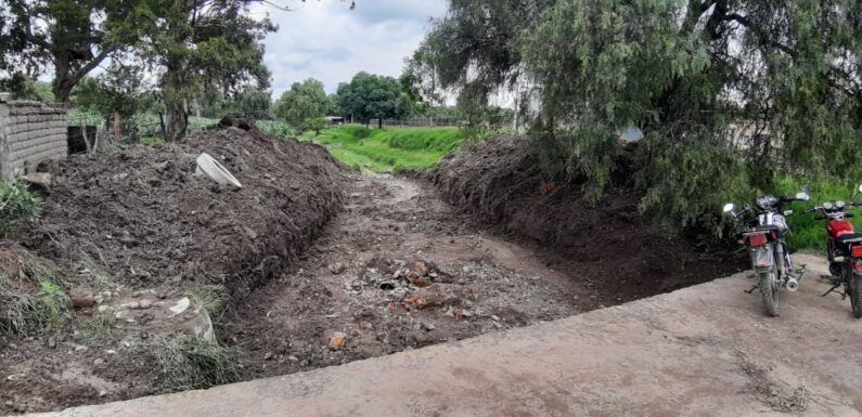 Módulo de maquinaria trabaja en la limpieza de arroyos ante temporal de lluvias