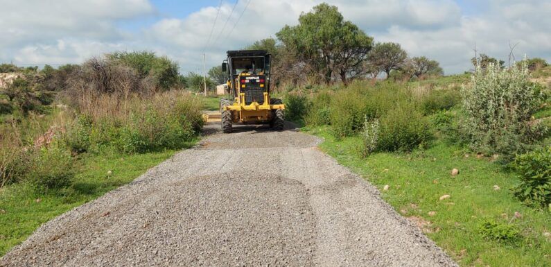 Continúa rehabilitación de caminos rurales, en esta ocasión tocó el turno al camino al Tútano