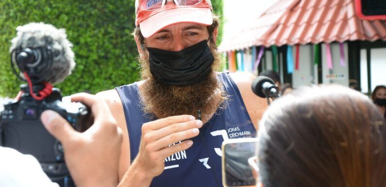 Maratonista mundial visita  Lagos de Moreno como parte de su ruta por México