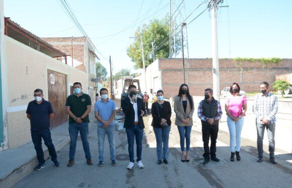 Barrio del Carmen contará con nueva calle rehabilitada, Tecutli Gómez da inicio obra en calle Las Reas