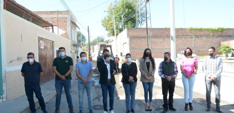 Barrio del Carmen contará con nueva calle rehabilitada, Tecutli Gómez da inicio obra en calle Las Reas