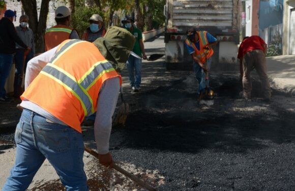 Realizan bacheo en la avenida División del Norte