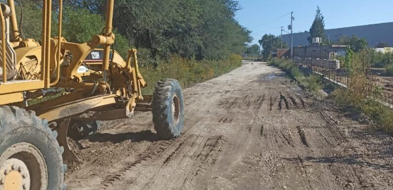 Rehabilitan caminos de la comunidad de San Isidro