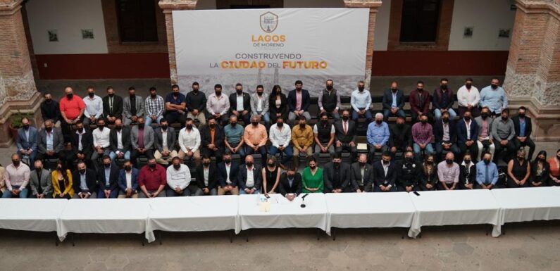 Tecutli Gómez presenta a su equipo de trabajo de la administración 2021-2024