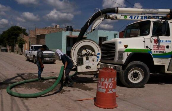 Realiza Agua Potable desazolve en más de 9 mil metros de redes de alcantarillado
