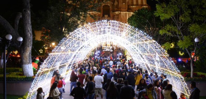 Con encendido de árbol y luces navideñas da inicio el IV Festival Cultural Navideño de Lagos de Moreno