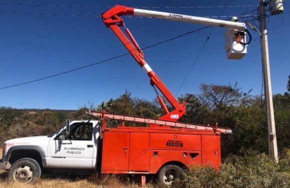Alumbrado Público da mantenimiento a redes eléctricas en comunidades rurales
