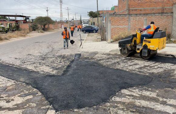 Dan mantenimiento a calles de la Delegación de Betulia