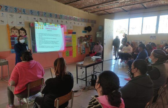 Ofrece CE-Mujer pláticas y conversatorios para mujeres del municipio