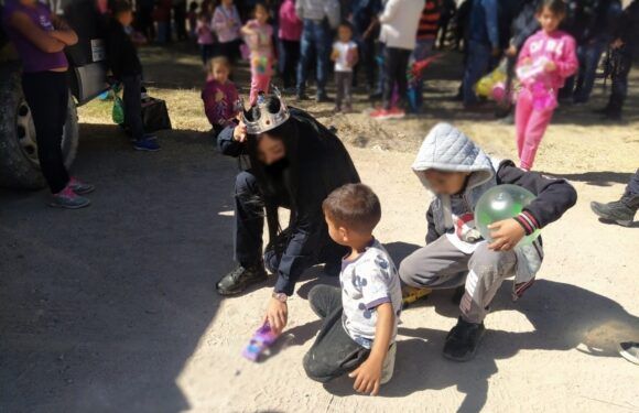 Entrega Comisaría de Seguridad Pública juguetes a niñas y niños de comunidades rurales