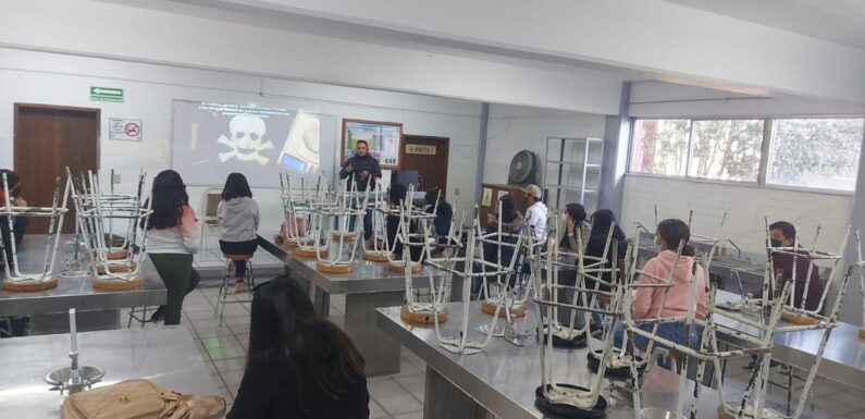 Dan pláticas de orientación a jóvenes del CBTiS para prevenir adicciones