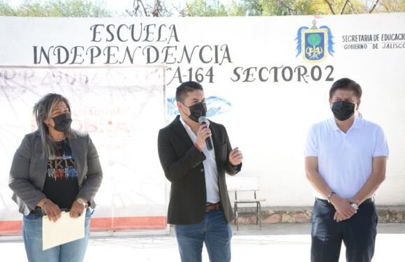 Inaugura Tecutli Gómez módulo de baños en escuela primaria de Torrecillas