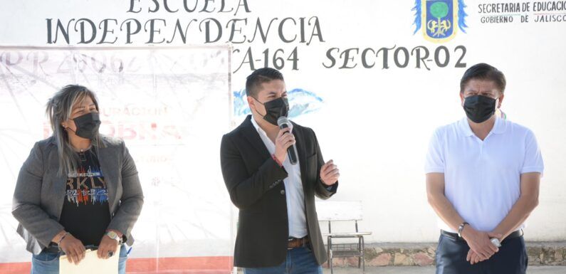 Inaugura Tecutli Gómez módulo de baños en escuela primaria de Torrecillas