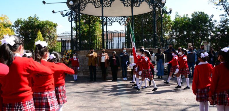 Conmemoran Promulgación de la Constitución Mexicana en el Jardín de los Constituyentes