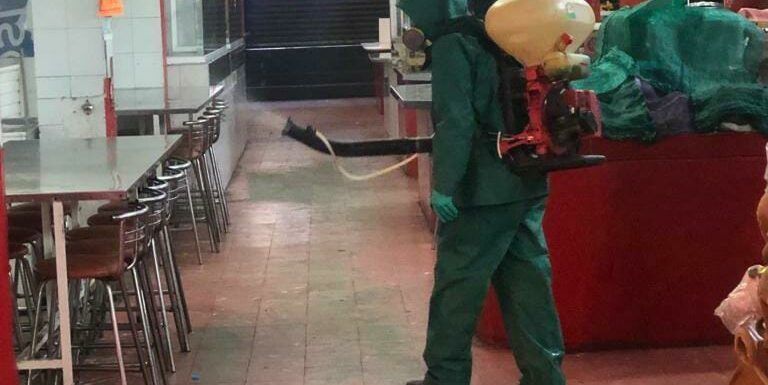 Sanitizan espacios públicos y oficinas de atención a la ciudadanía