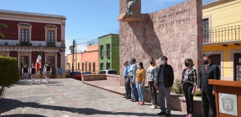 Conmemoran 216 aniversario del natalicio de Benito Juárez García