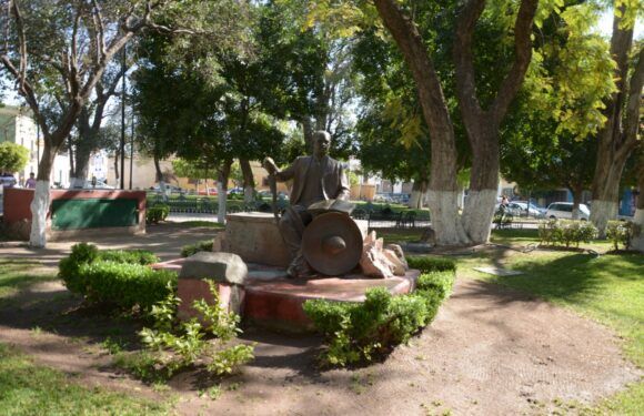 Gobierno Municipal conmemora 70 aniversario luctuoso del Doctor Mariano Azuela