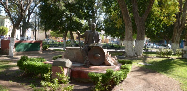 Gobierno Municipal conmemora 70 aniversario luctuoso del Doctor Mariano Azuela