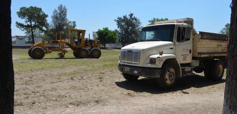 Rehabilitan cancha de futbol y campo de béisbol de la Unidad Deportiva “Zarco Pedroza”