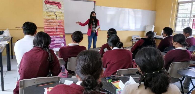 Imparte CeMujer plática contra las diferentes formas de violencia a estudiantes de la telesecundaria “20 de Noviembre”