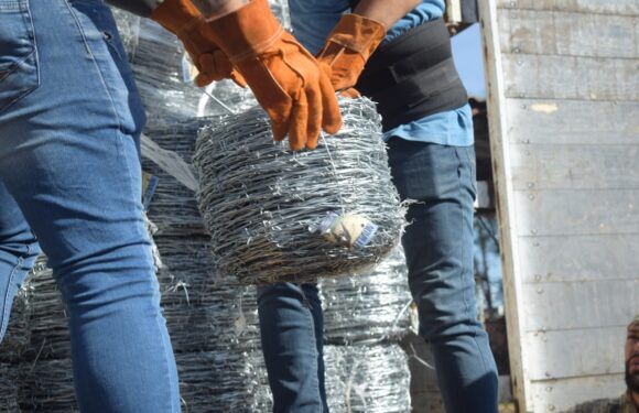 Ofrece Gobierno de Lagos de Moreno rollos de alambre de púas a bajo costo