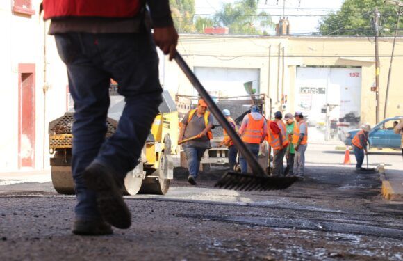 Realiza Obras Públicas bacheo en calles de la colonia San Miguel