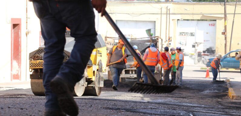 Realiza Obras Públicas bacheo en calles de la colonia San Miguel