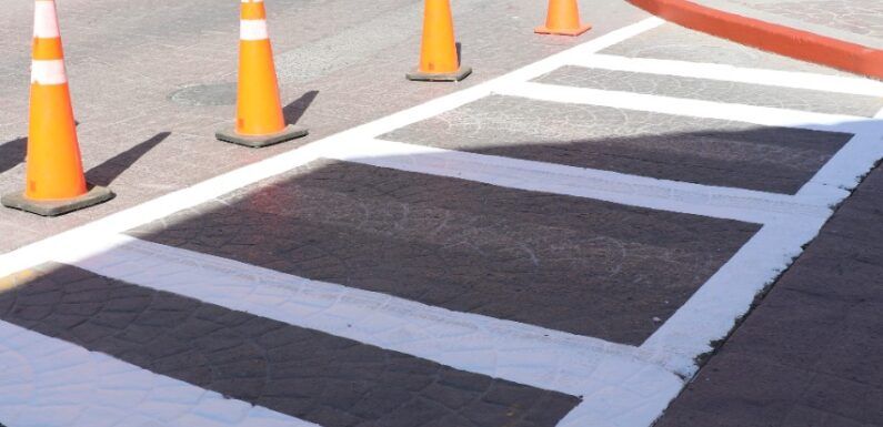 Gobierno Municipal realiza  balizamiento de cruces peatonales, escolares y cajones azules
