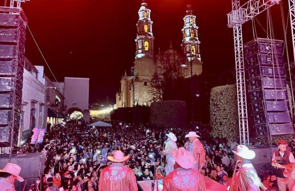 Con gran éxito se presentó Banda Maguey en Noches Musicales en el Centro Histórico