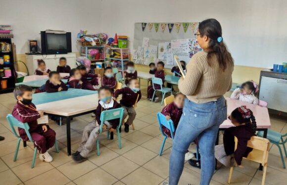 Imparten talleres sobre el correcto uso del agua y la separación de basura
