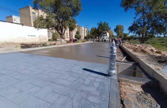 Inicia la colocación de concreto estampado en el Nuevo Paseo de la Ribera