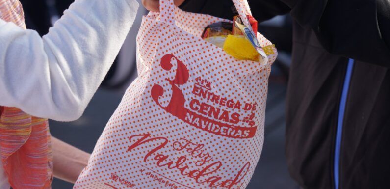 Gobierno Municipal beneficia con Cenas Navideñas a 3 mil familias laguenses