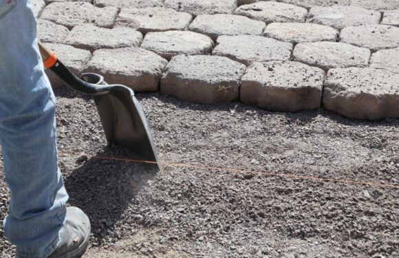 Realiza Obras Públicas mantenimiento en calles de Paseos de la Montaña
