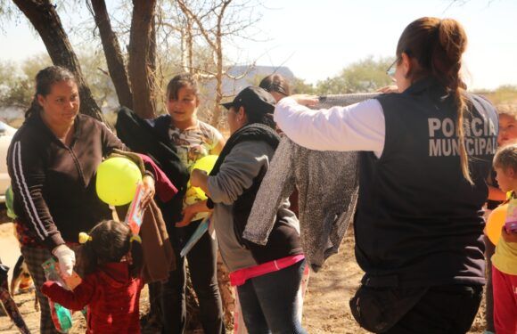 Entregan juguetes a niñas y niños de comunidades rurales a través de la campaña “Nos toca regalar”