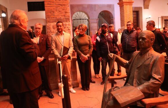 Inauguran exposición en honor al 150 aniversario del natalicio del Dr. Mariano Azuela