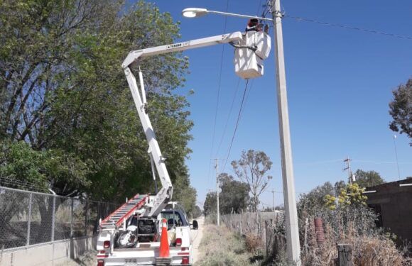 Renuevan luminarias en las comunidades del Torreón y el Huiroche