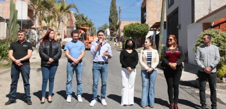Arranca rehabilitación de calle Encino en colonia Lomas del Valle
