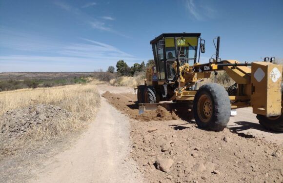 Módulo de Maquinaria da mantenimiento a caminos de la Delegación de El Puesto