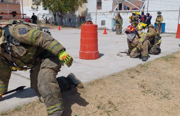 Protección Civil recibe capacitación por parte de Bomberos Latinos A.C.