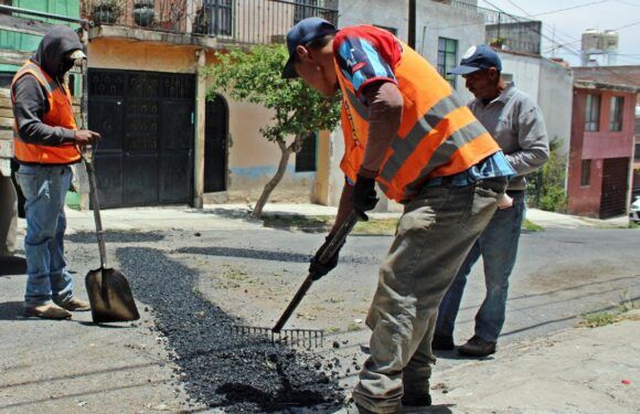 Dirección de Obras Públicas rehabilita calles en la colonia Lomas del Valle