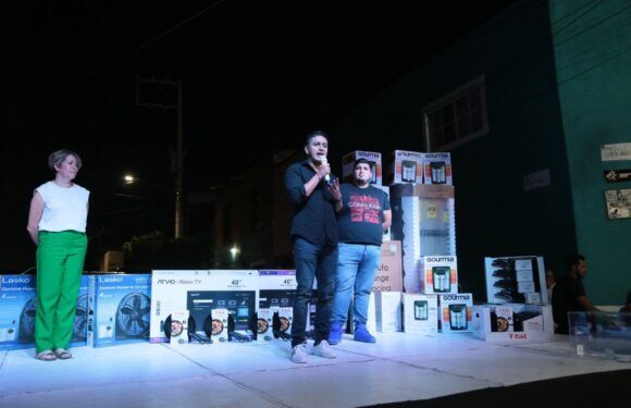 Con la presencia de cientos de mamás, Gobierno Municipal realiza festival del Día de las Madres