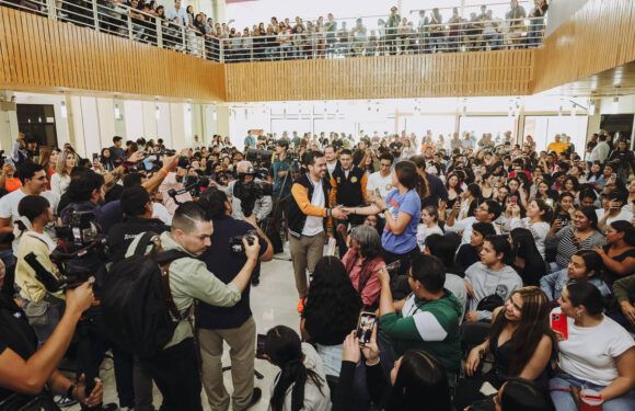 Candidato a la presidencia de la República visita el CU Lagos