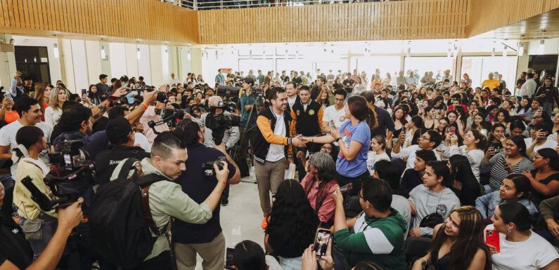 Candidato a la presidencia de la República visita el CU Lagos
