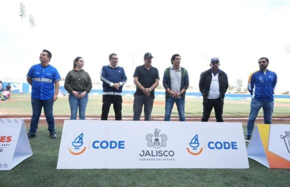 Disfrutan cientos de laguenses partido de softbol en el Estadio Panamericano