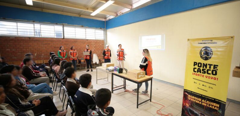 Concientizan sobre el uso de casco en escuelas