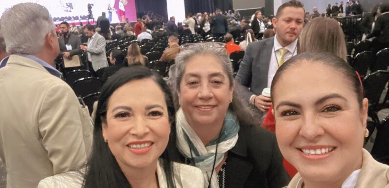 Erika Cuevas se reúne con Claudia Sheinbaum Pardo, durante el Encuentro Nacional Municipal